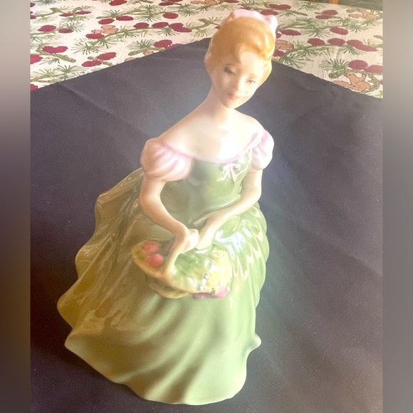 Royal Doulton Clarissa Figurine - Picture 7 of 11